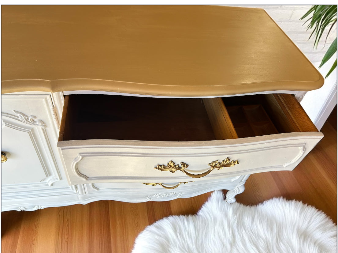 Thomasville refinished 9-drawer dresser