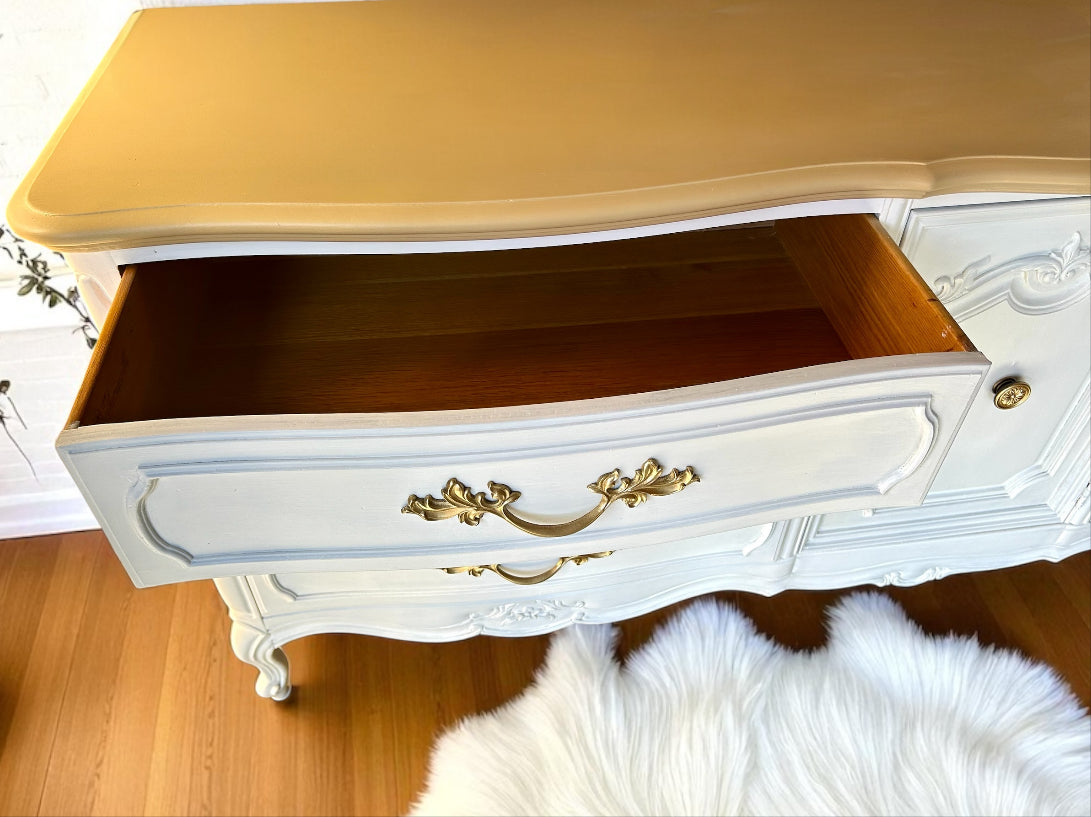 Thomasville refinished 9-drawer dresser