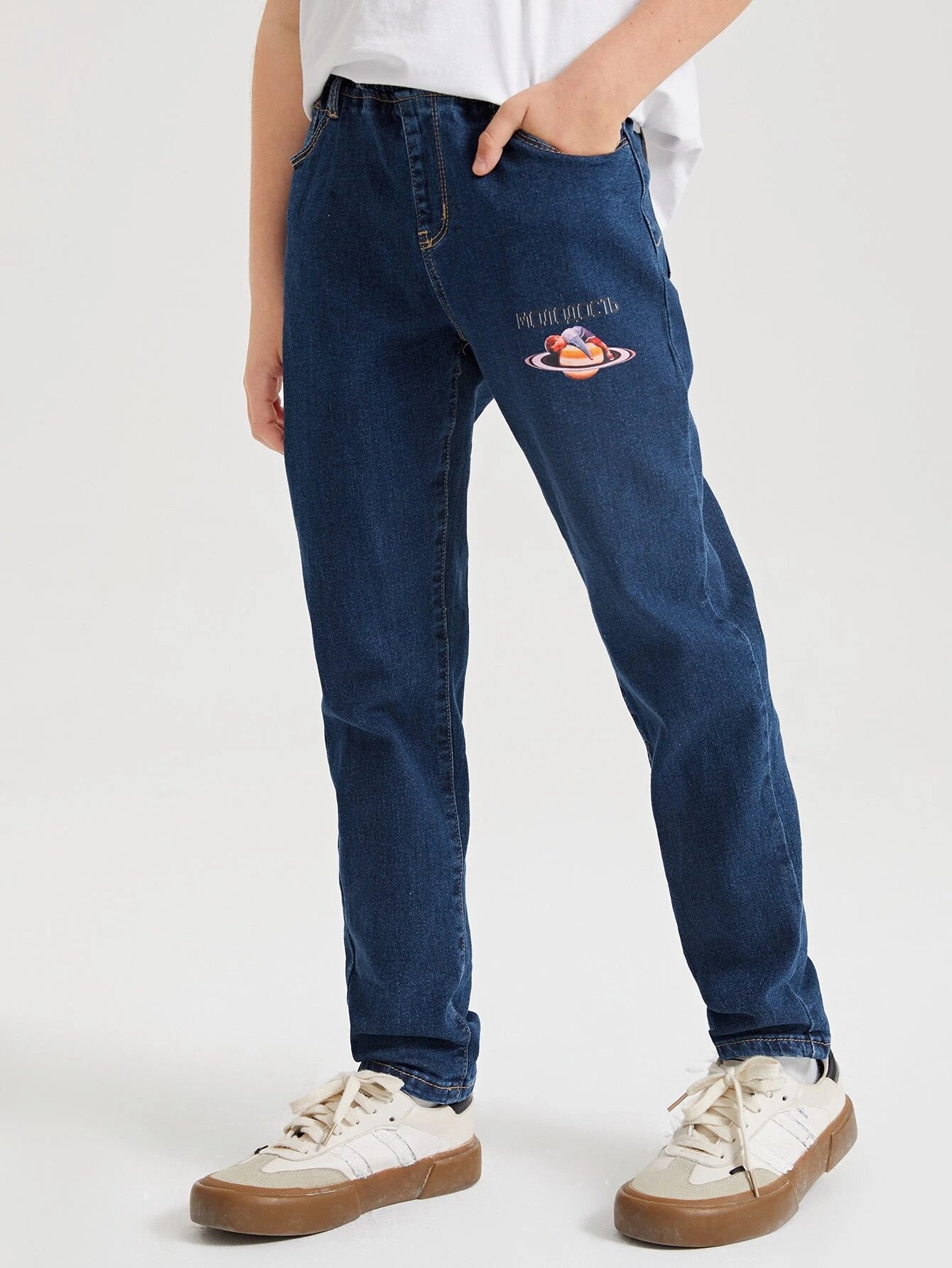 Boys Letter & Figure Graphic Elastic Waist Tapered Jeans