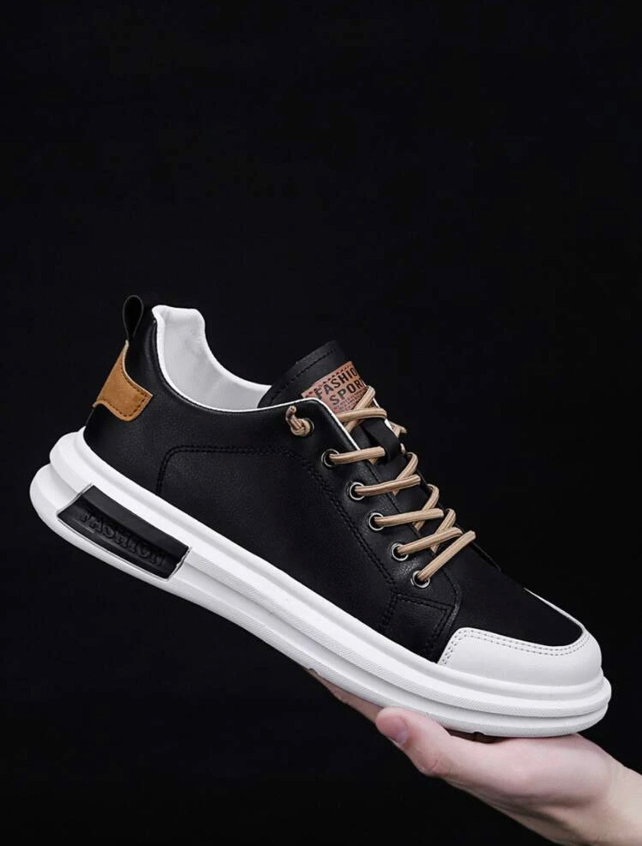 Men Letter Patch Decor Lace-up Front Skate Shoes