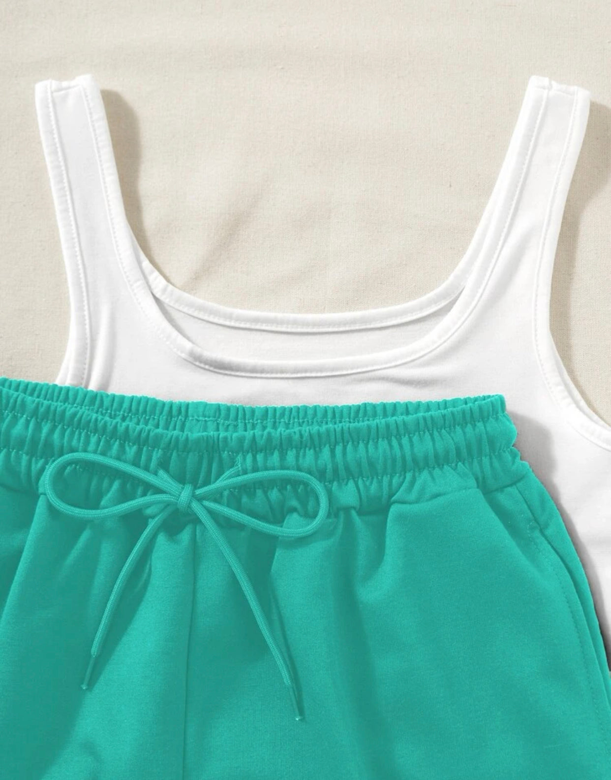 Tank top & letter graphic drawstring waist shorts