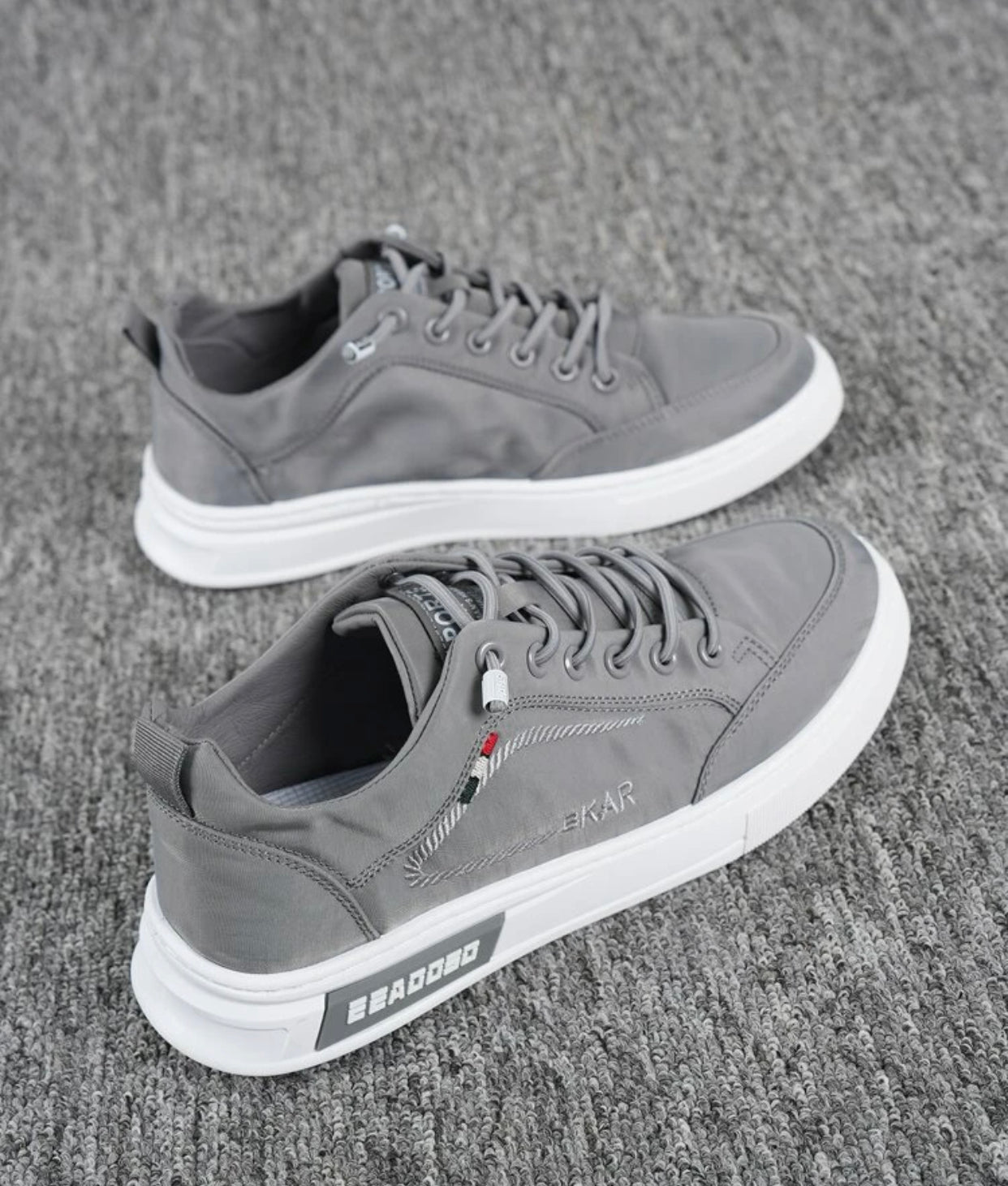 Men’s letter embroidered lace-up front skate shoes