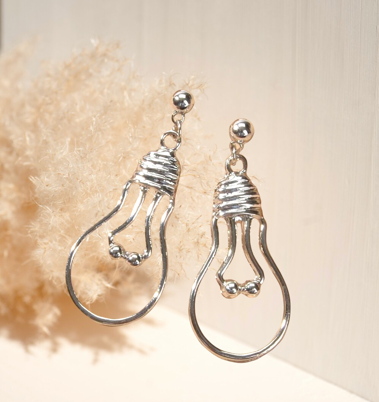 Bulb drop earrings