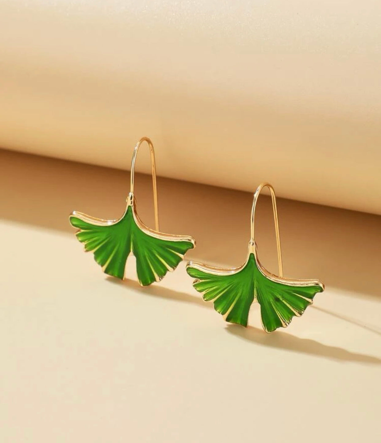 Leaf decor drop earrings