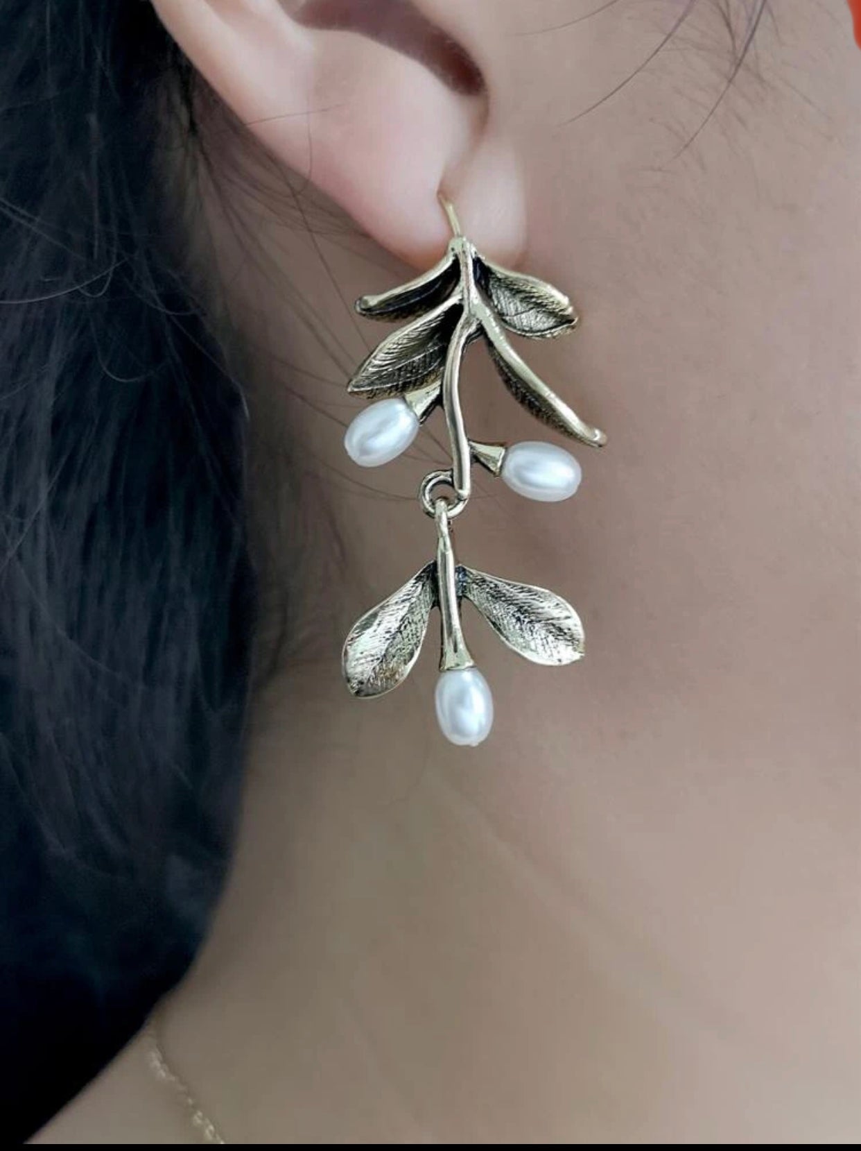 Gorgeous pearl design leaf drop earrings