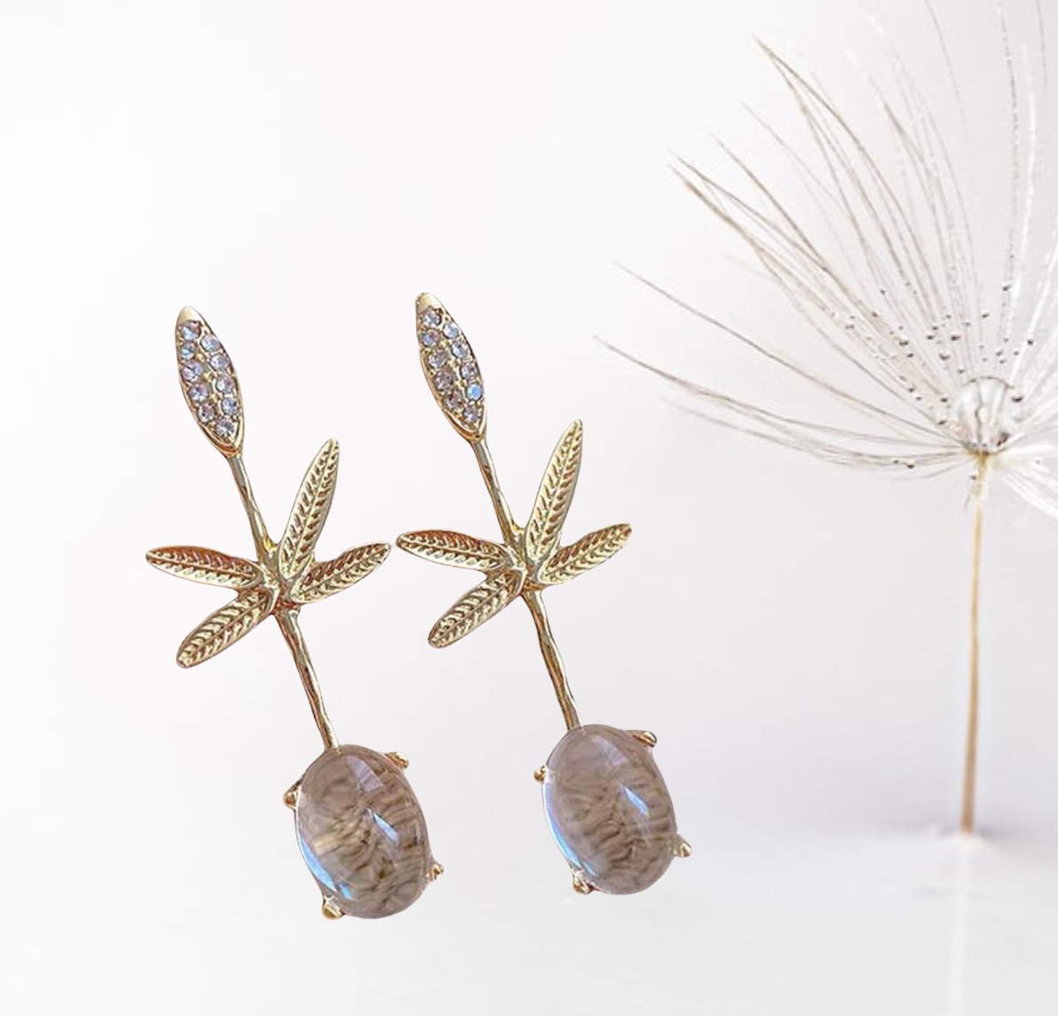 Oval & leaf decor stud earrings