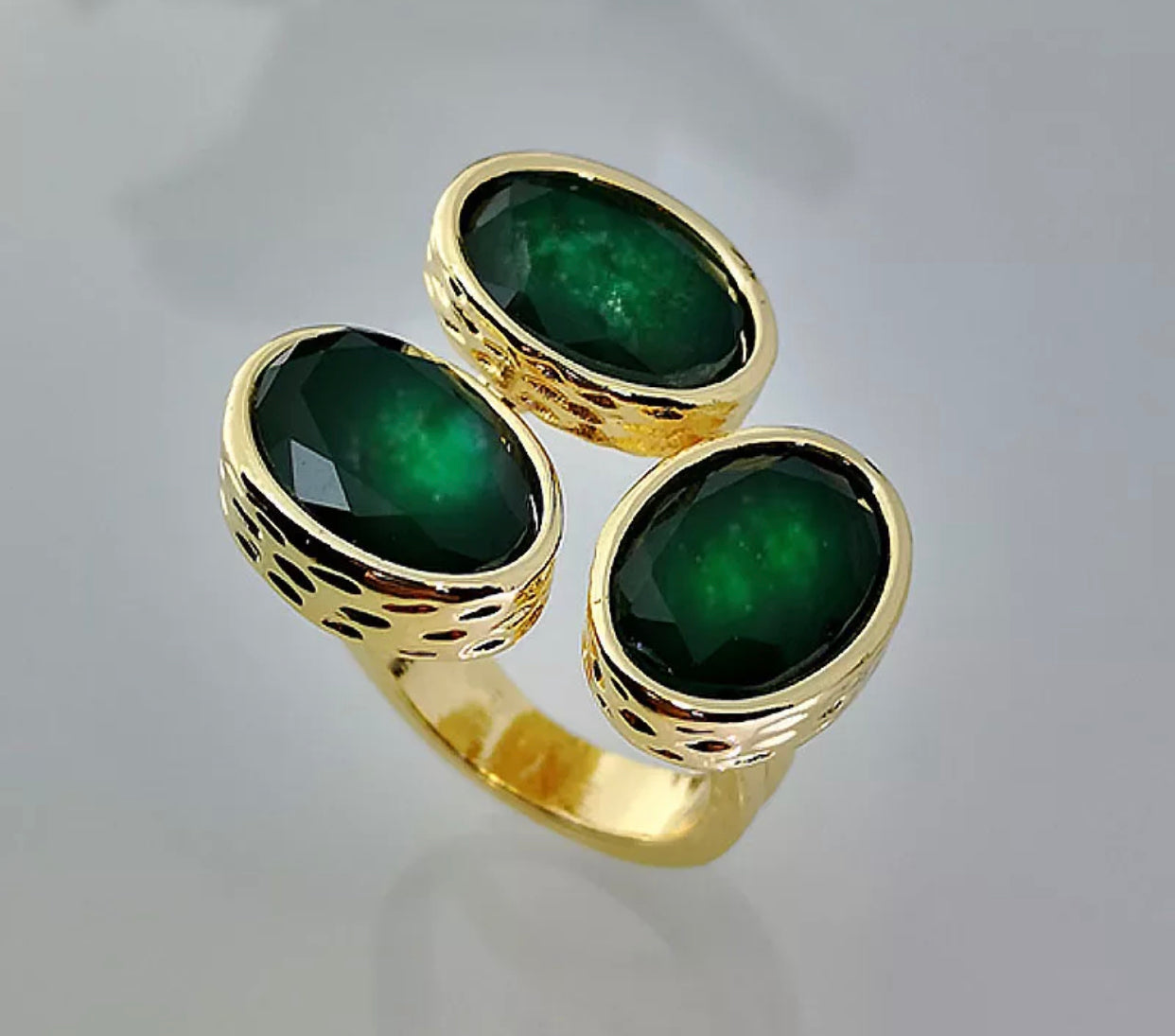 Luxury AAA Dark Green Cubic Zirconia golden metal statement ring. Size 8.