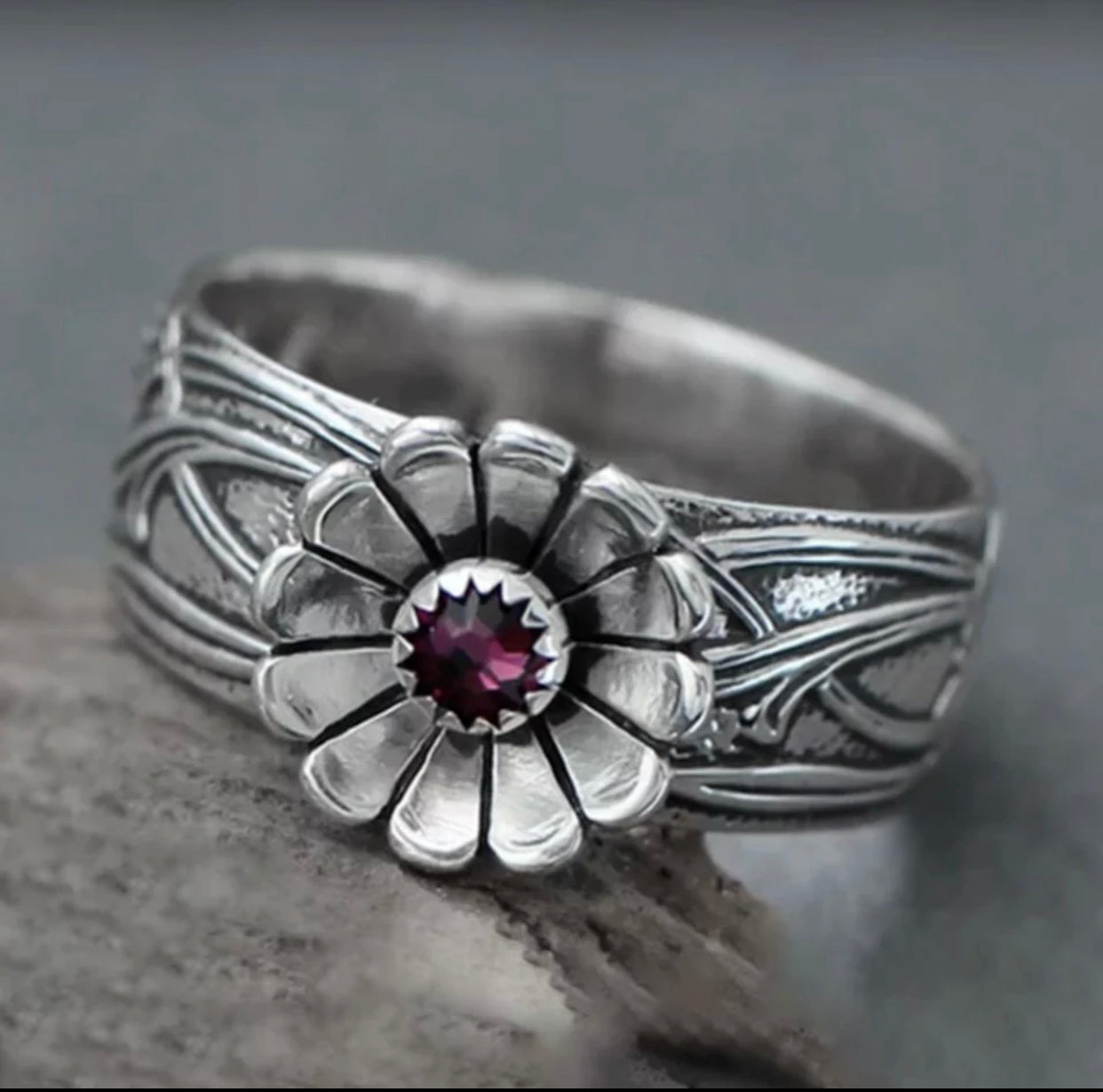 Fashion Retro Ring Set with Red Crystal Ring for Women