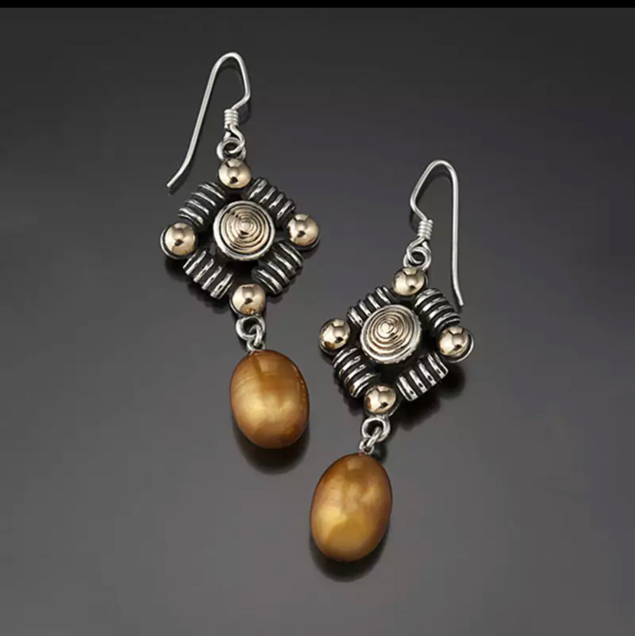 Golden lines inspired dangle earrings