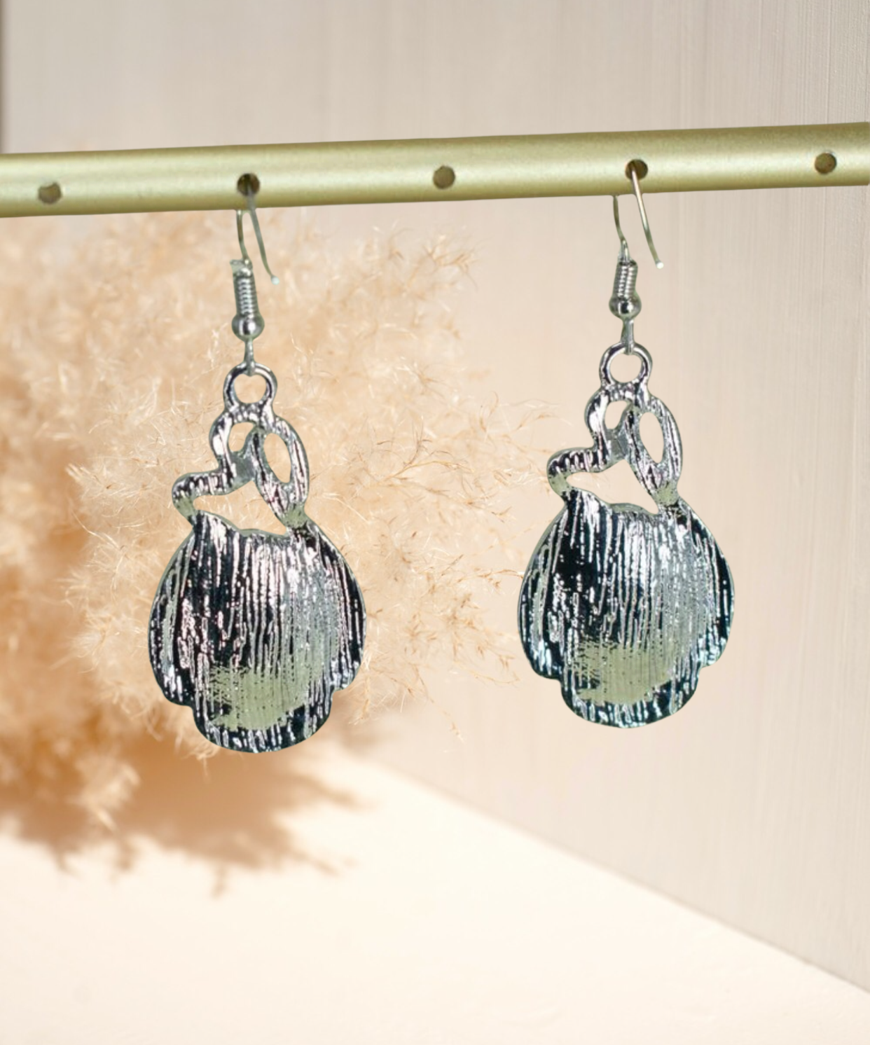 Green rhinestone decor dangle earrings