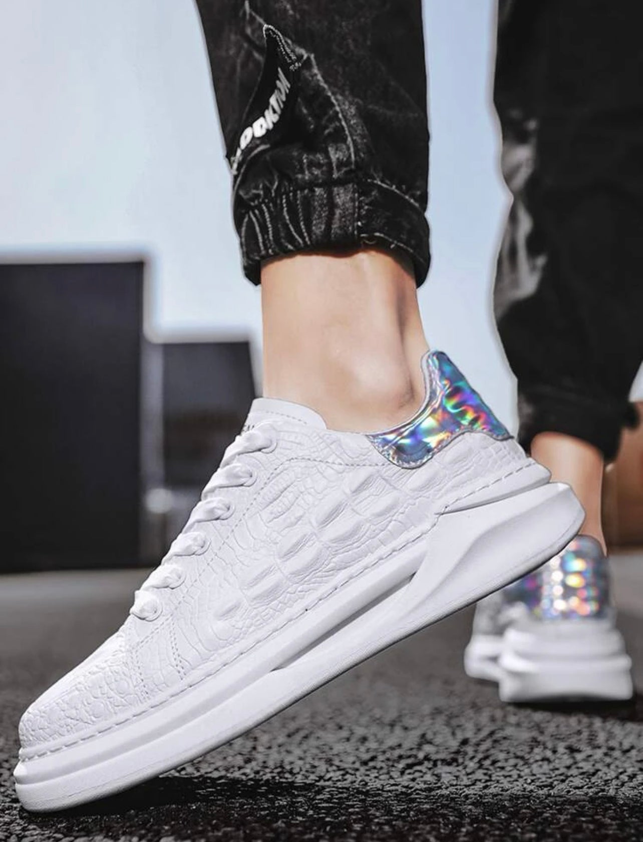 Men Holographic Lace-up Front Skate Shoes