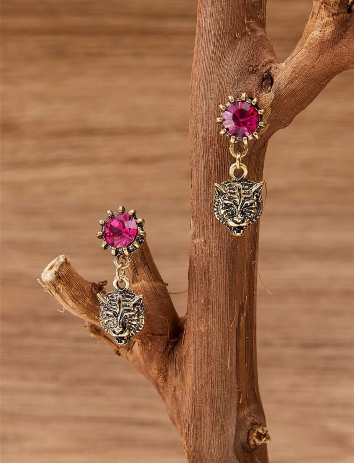 Lion decor drop earrings