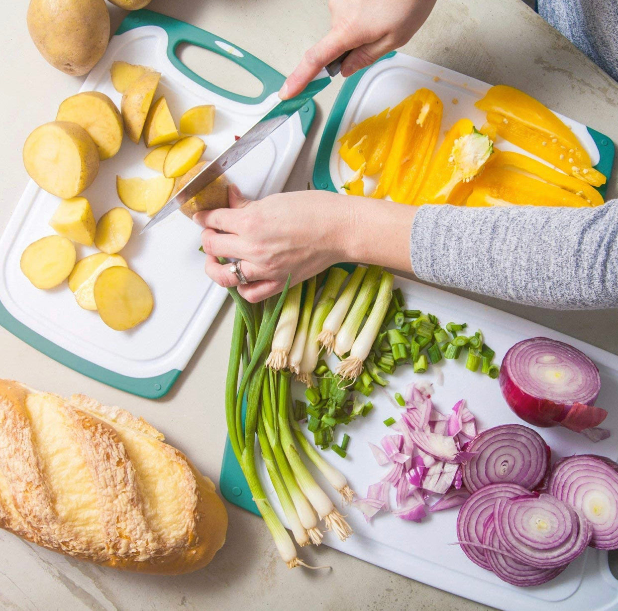 HOMWE Kitchen Cutting Board (3-Piece Set) - Juice Grooves with Easy-Grip Handles, Non-Porous, Dishwasher Safe - Multiple Sizes