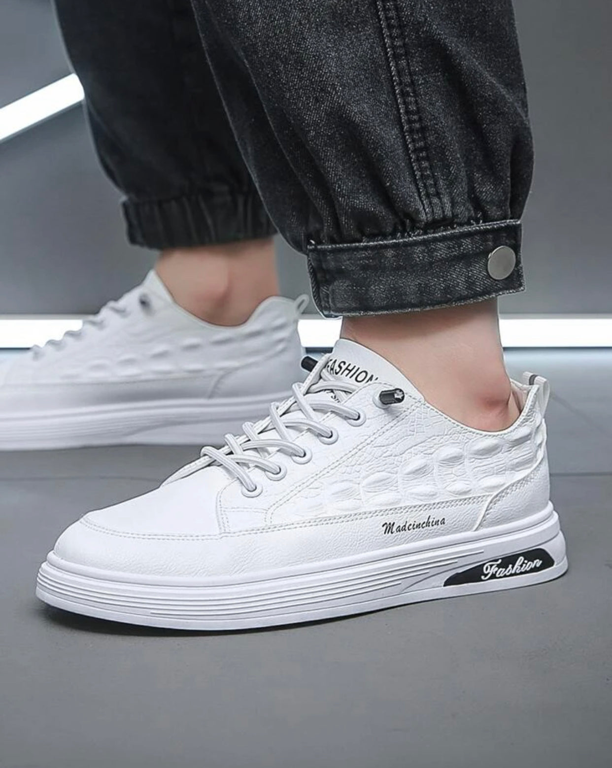 Men’s letter graphic lace-up front skate shoes