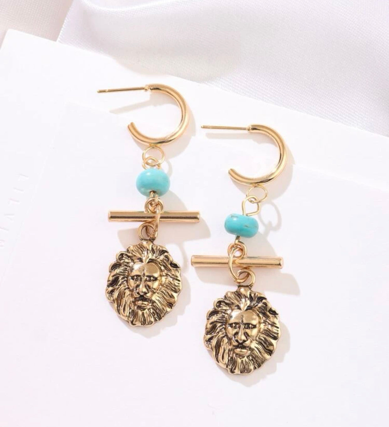 Lion decor drop earrings