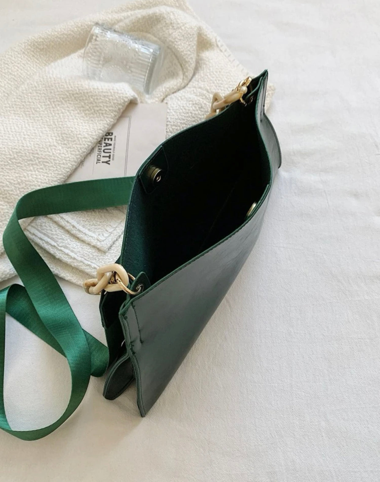 Green chain decor shoulder bag