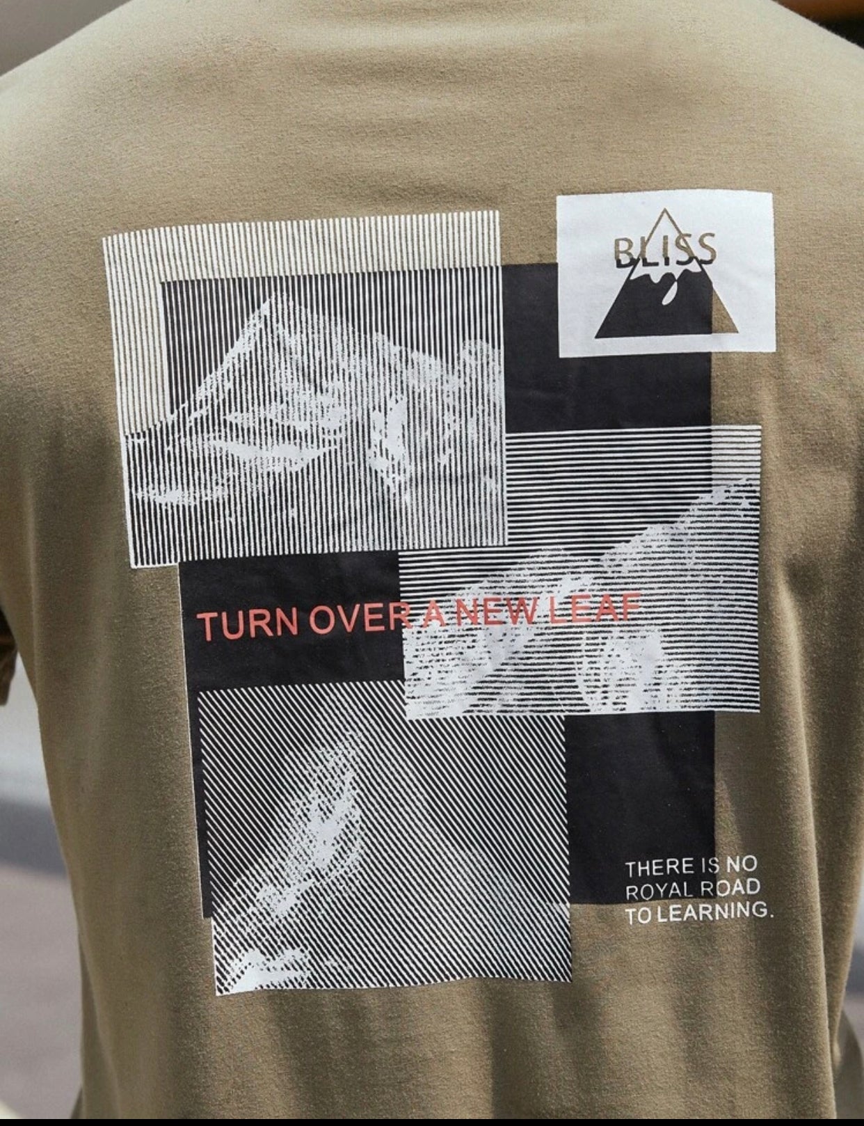 Men’s slogan graphic tee