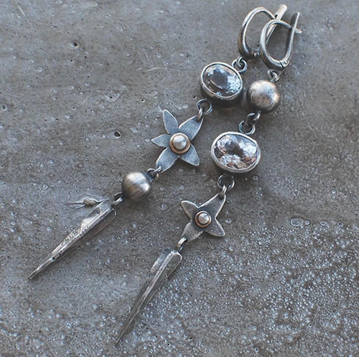 Long Antique Silver Color Drop Dangle Earrings for Women Punk Vintage Flower Metal White Crystal Cone Pendant Earrings