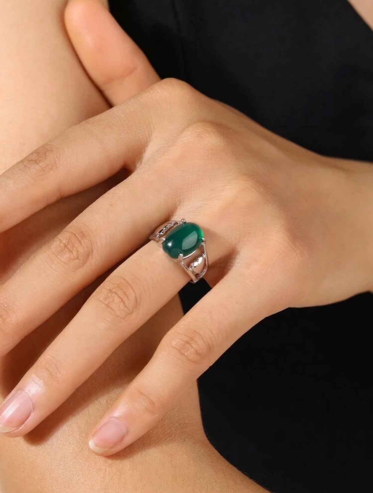 Green decor ring, size 8