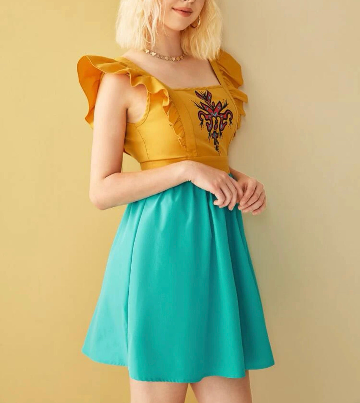 Graphic print colorblock square heck ruffle trim backless dress