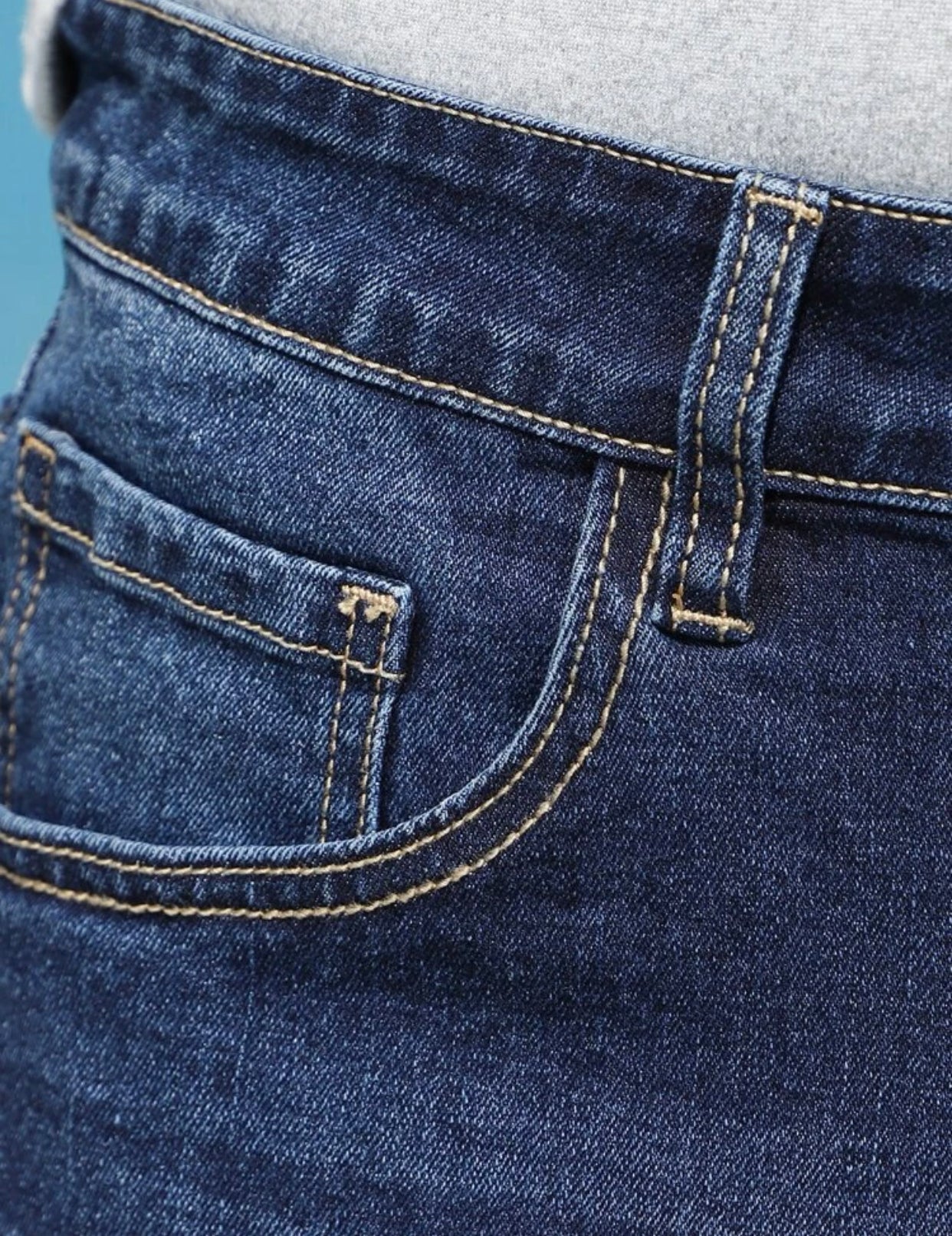 Men’s ripped frayed trim bleach wash denim shorts