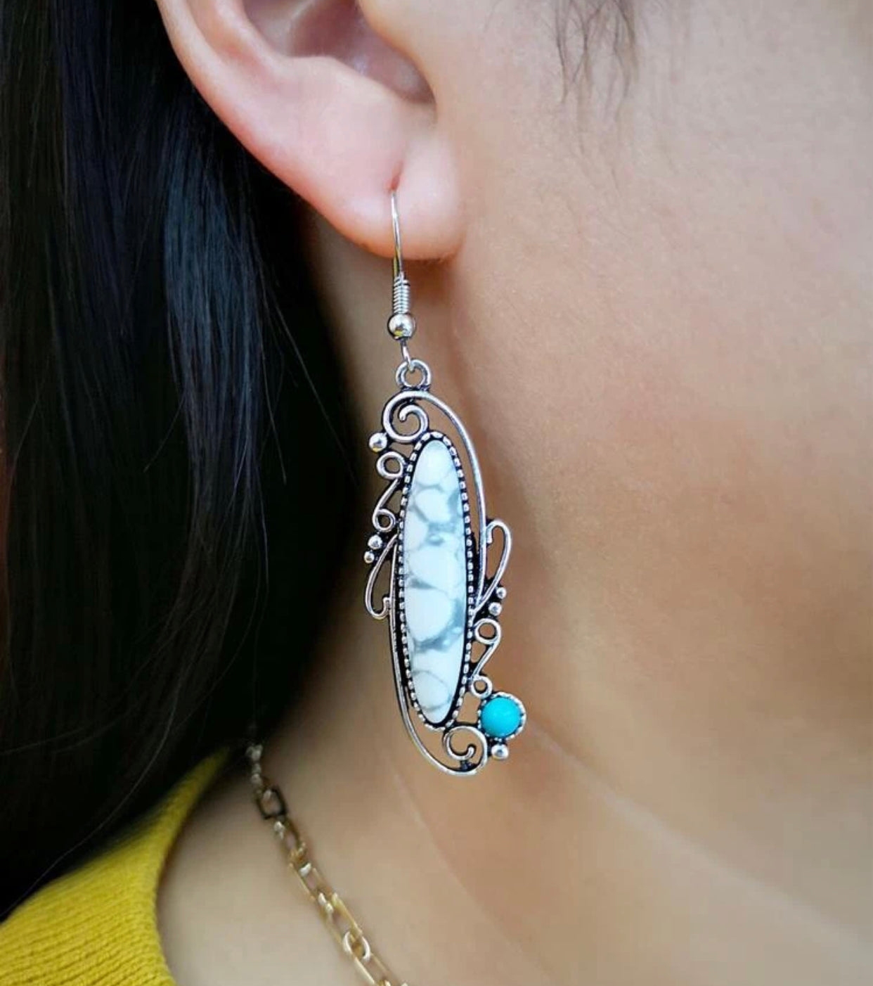 Pretty turquoise decors angle earrings