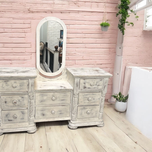 Shabby chic vintage vanity w/storage
