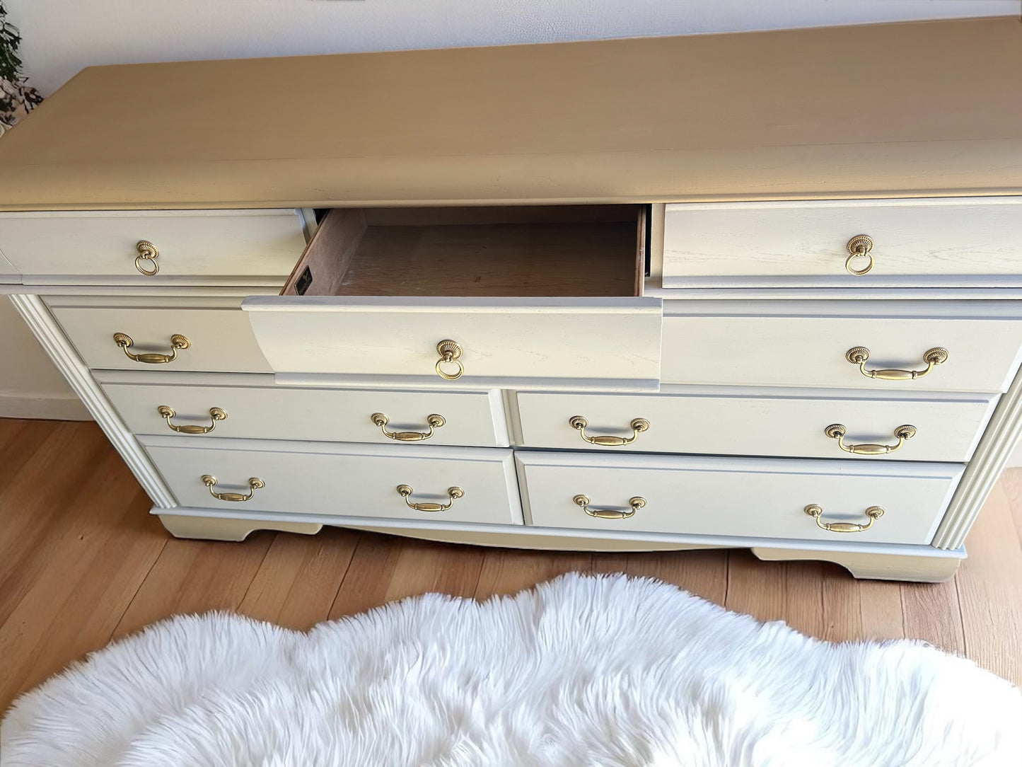 Arkia 3 Piece Bedroom Set