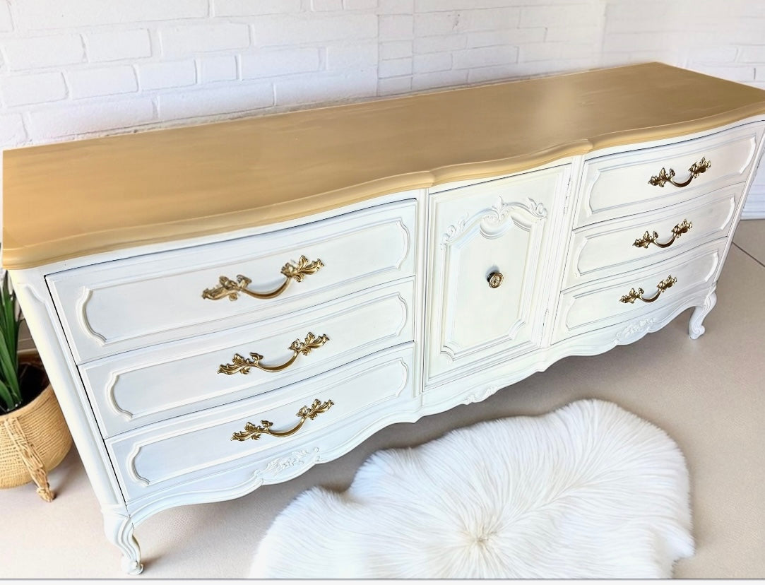 Thomasville refinished 9-drawer dresser