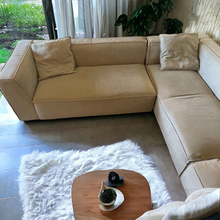 Comfortable, contemporary design Modular sectional couch