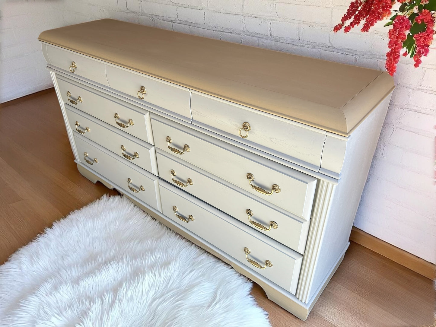 Arkia 3 Piece Bedroom Set
