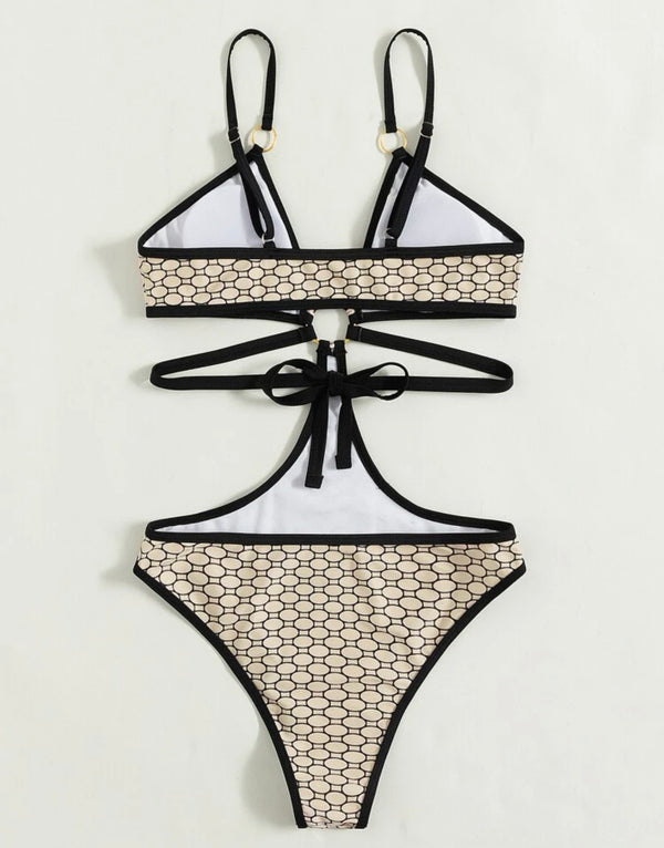 Ring linked cut out one piece swimsuit