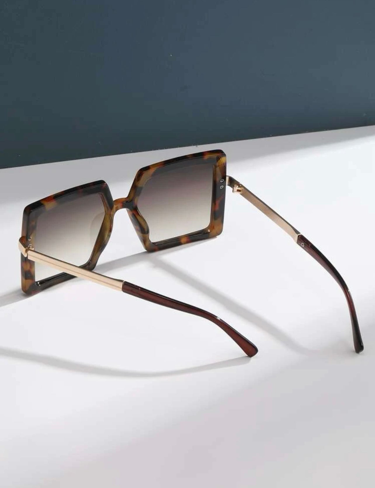 Tortoiseshell Frame Fashion Glasses