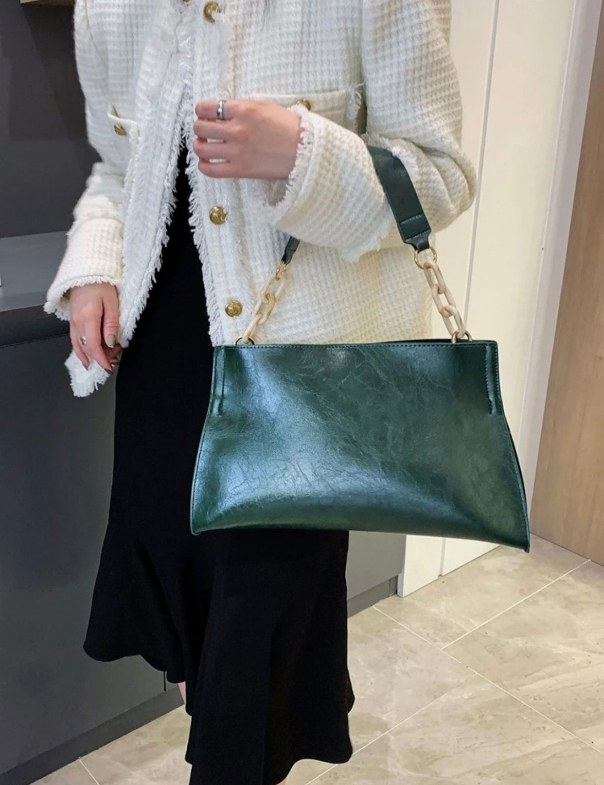 Green chain decor shoulder bag