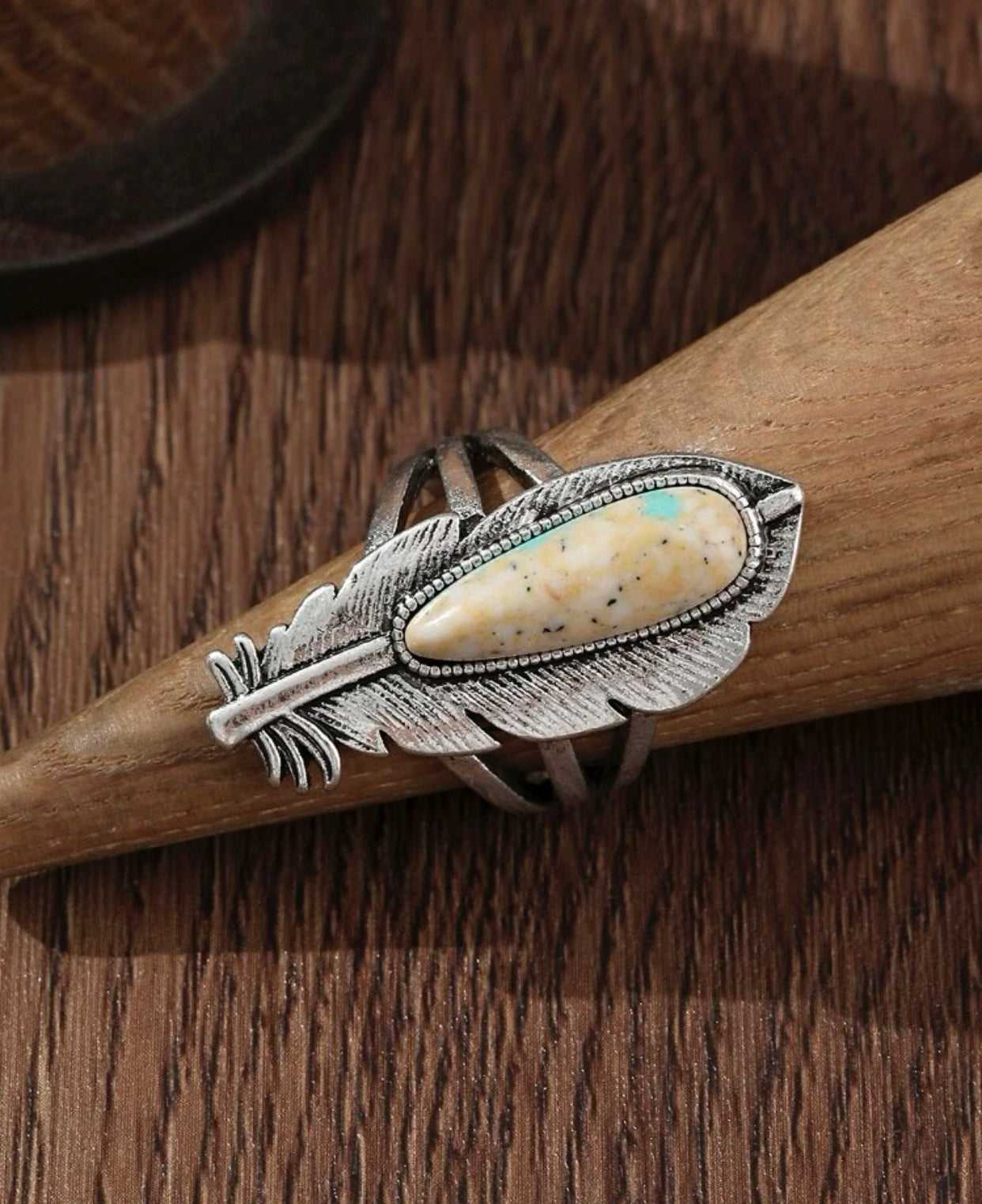 Feather decor ring. Sizes 6-10