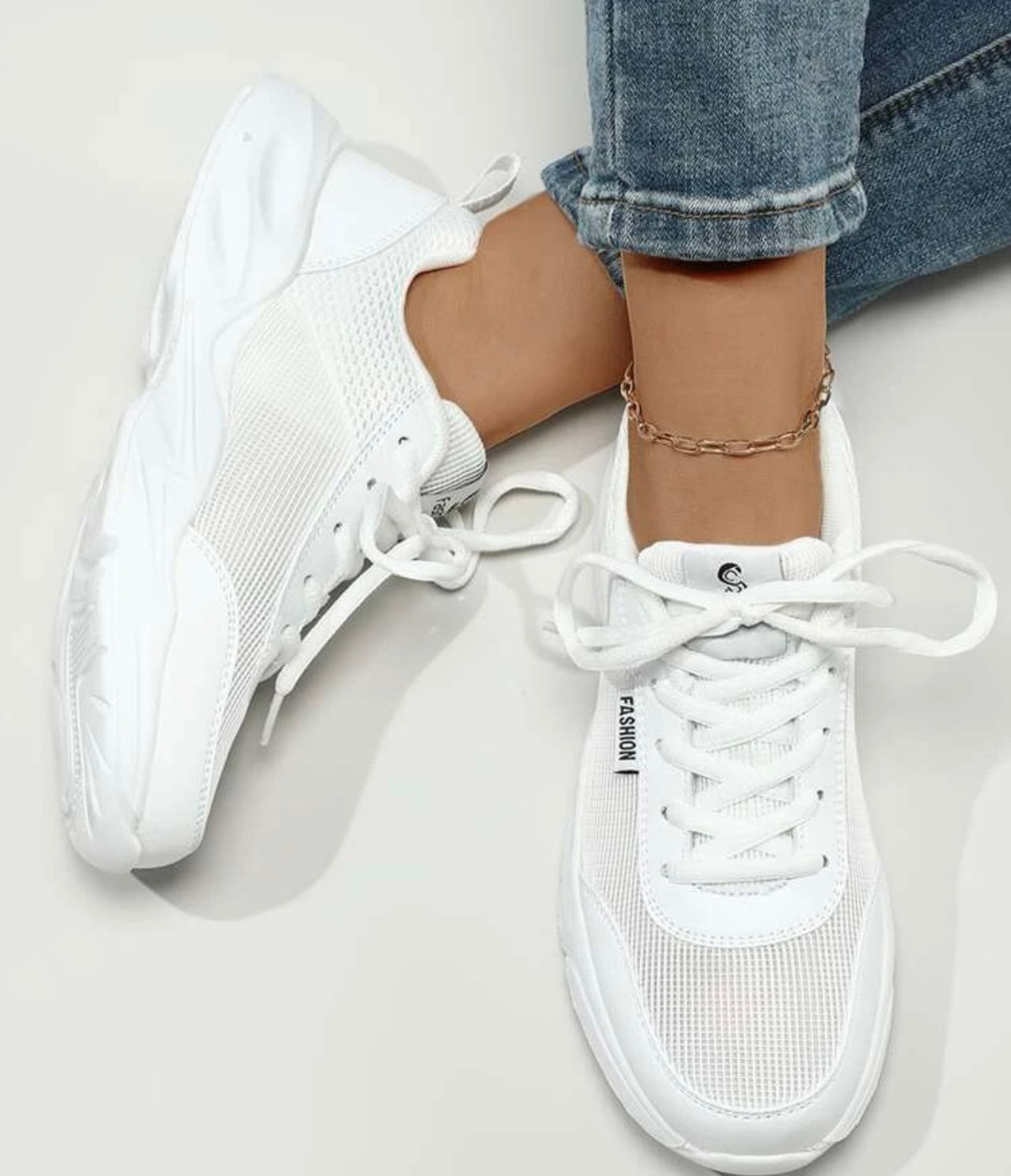 Patch detail lace-up front running shoes