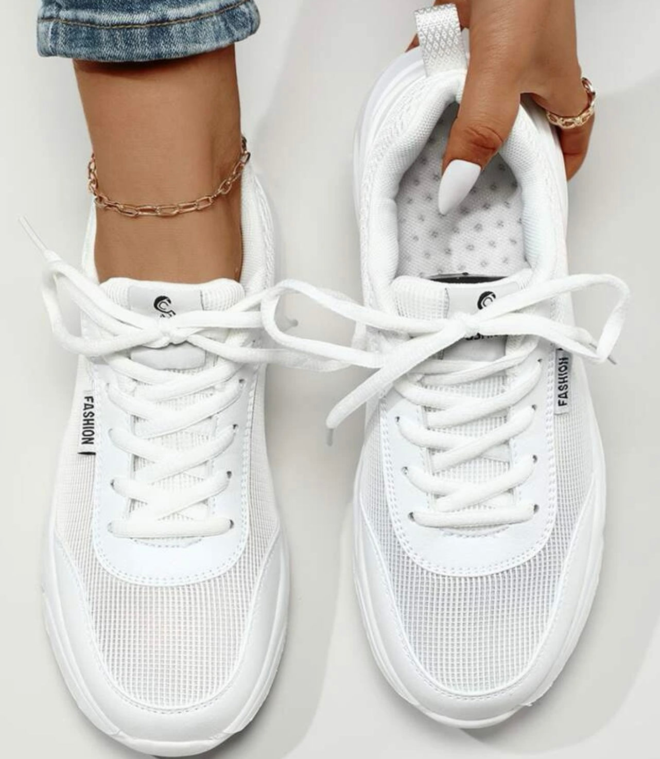 Patch detail lace-up front running shoes