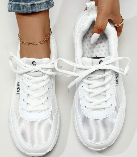 Patch detail lace-up front running shoes