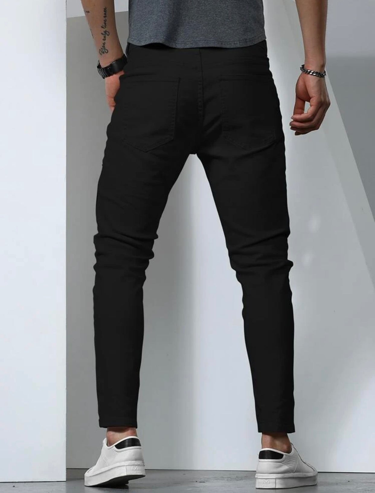 Men’s solid tapered jeans