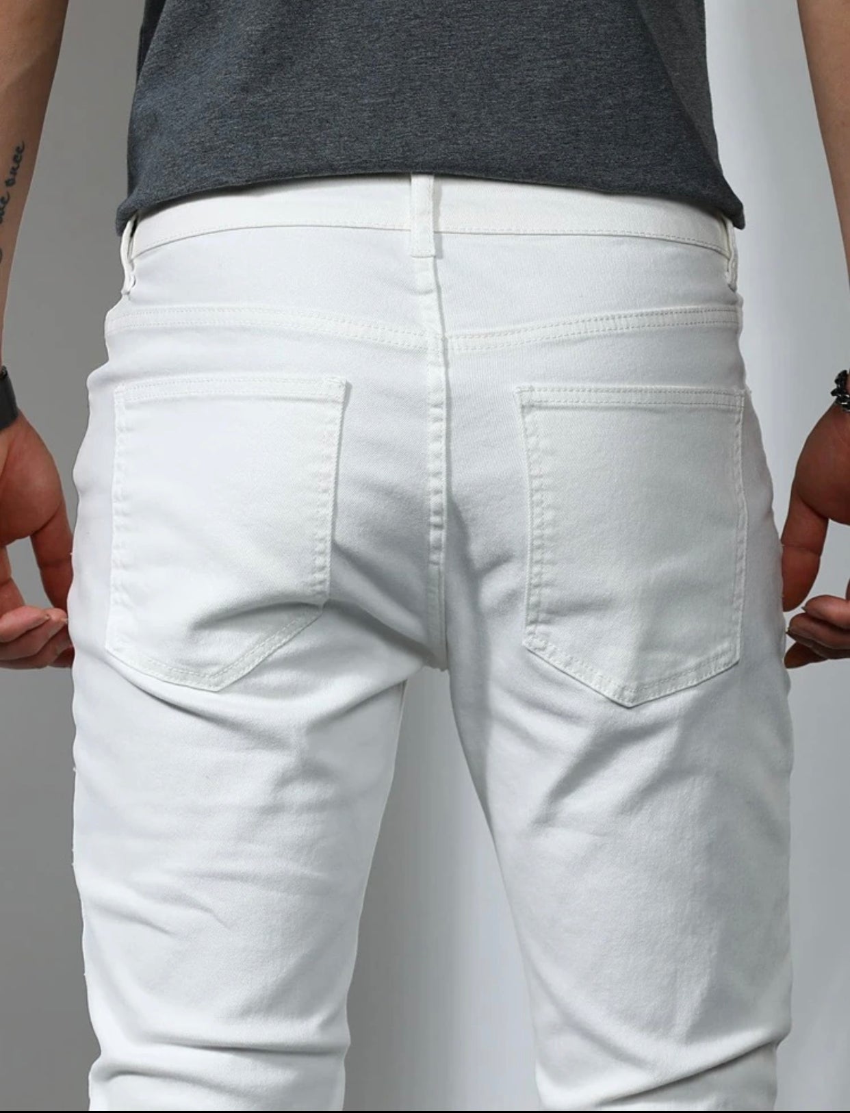 Men’s solid tapered jeans