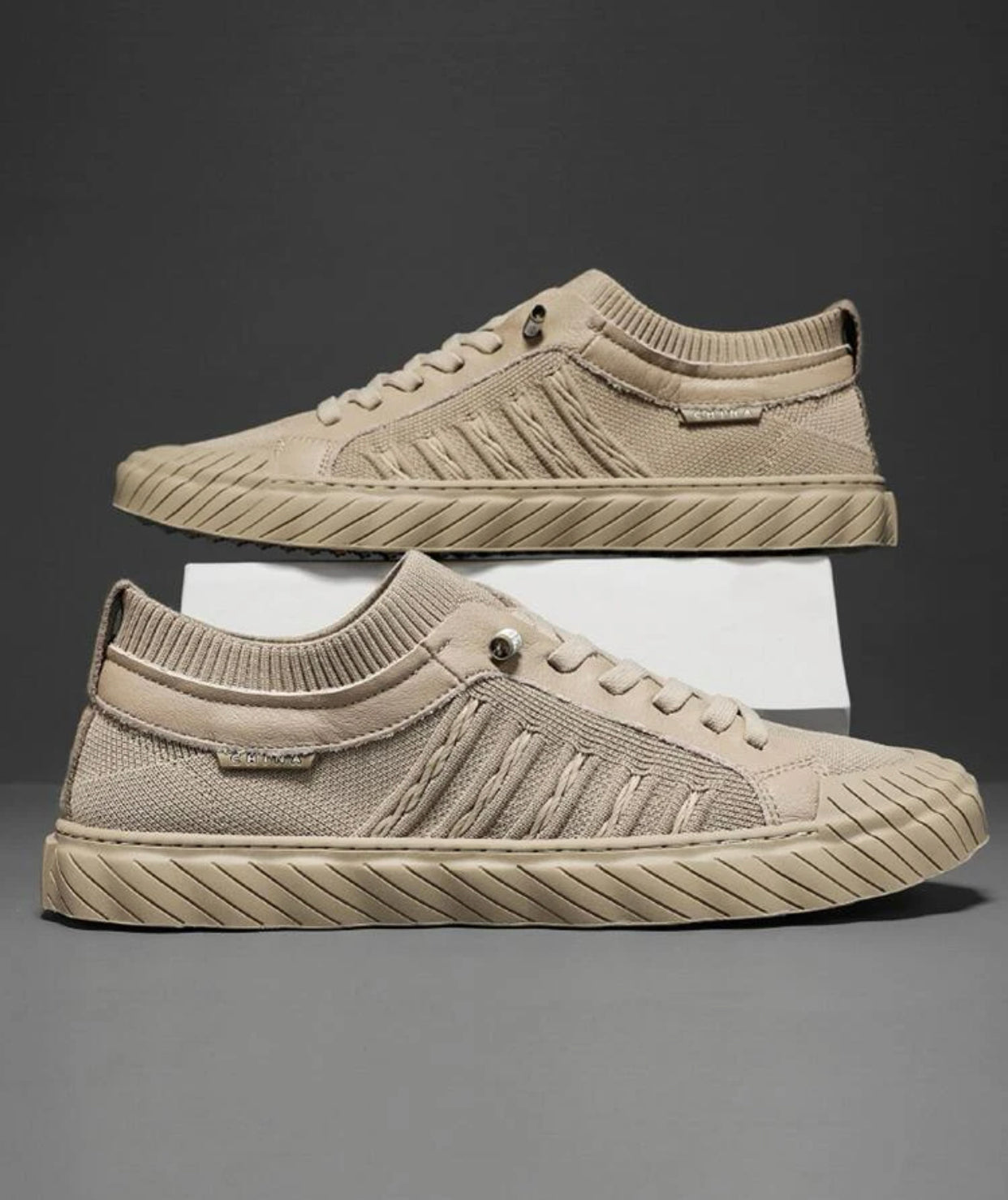 Men’s lace-up front skate shoes