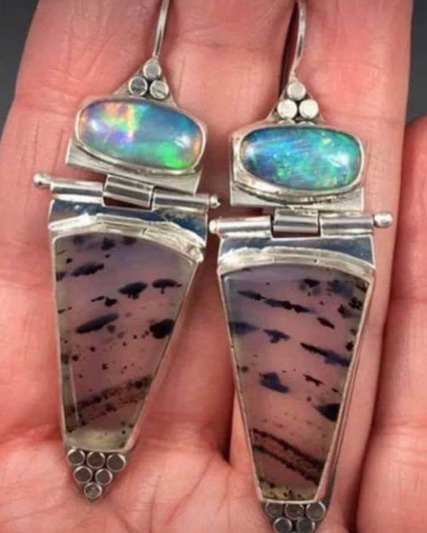 Elegant and fashionable drop earrings