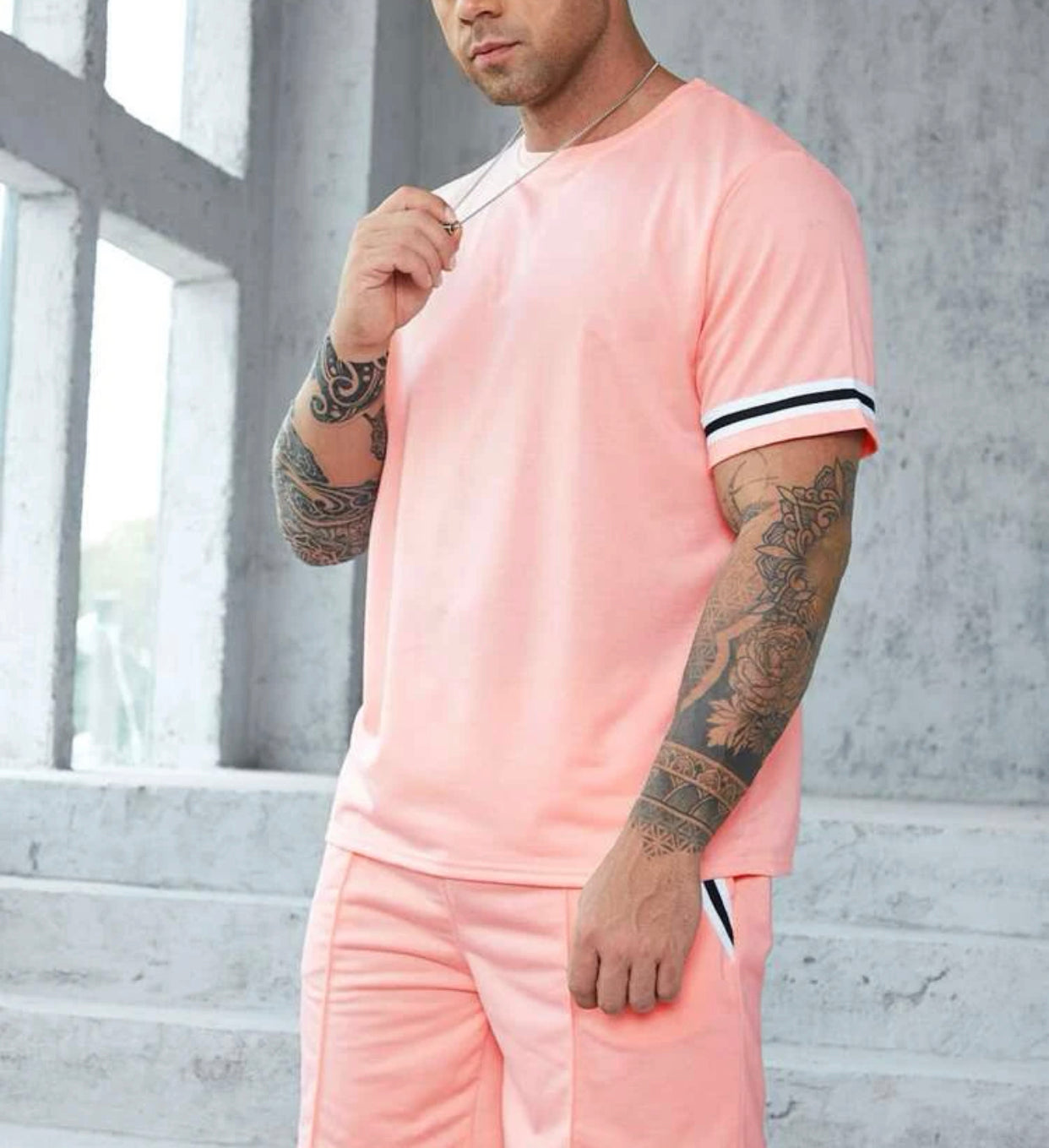 Men’s contrast tape tee with drawstring waist shorts