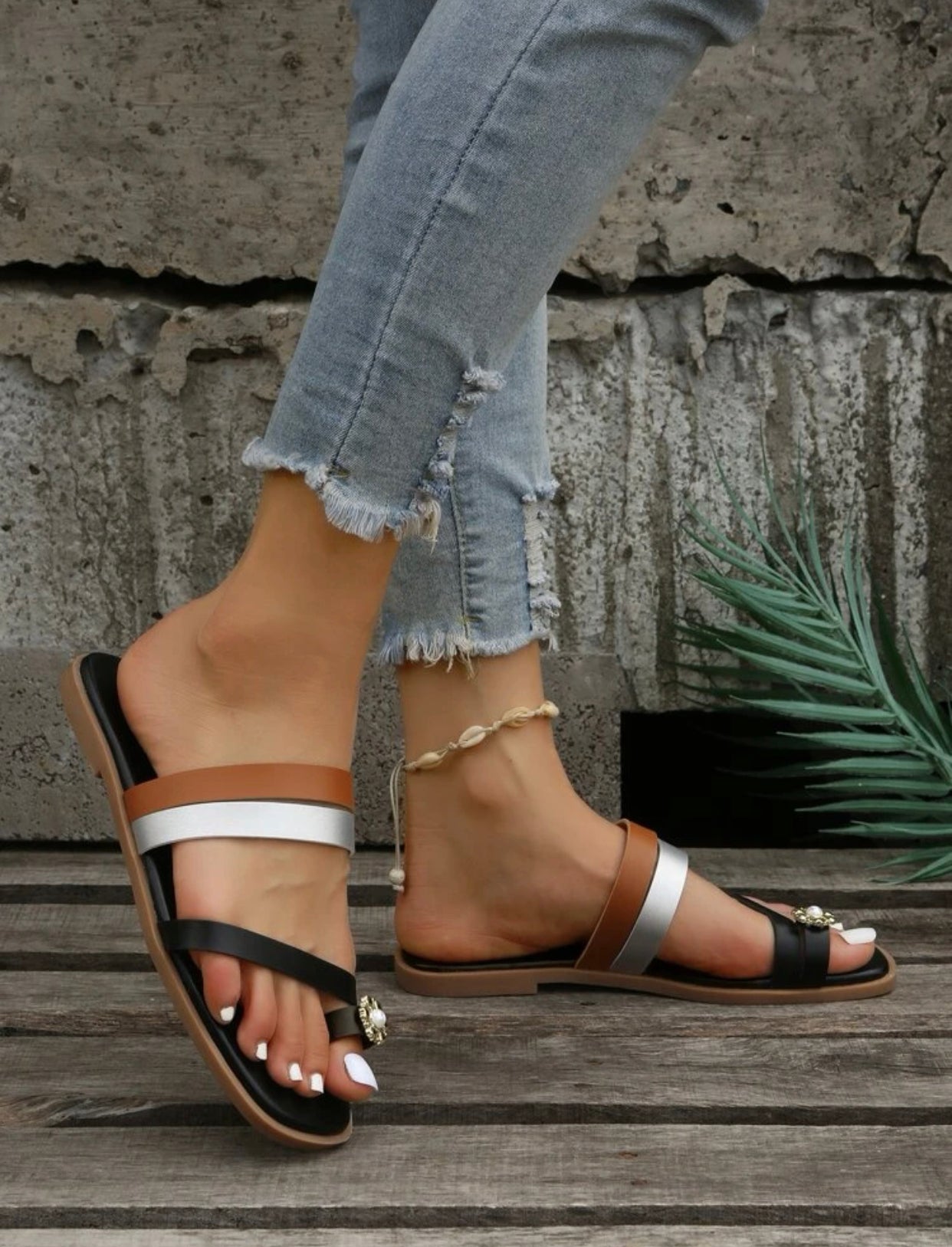 Faux pearl decor color block thing sandals