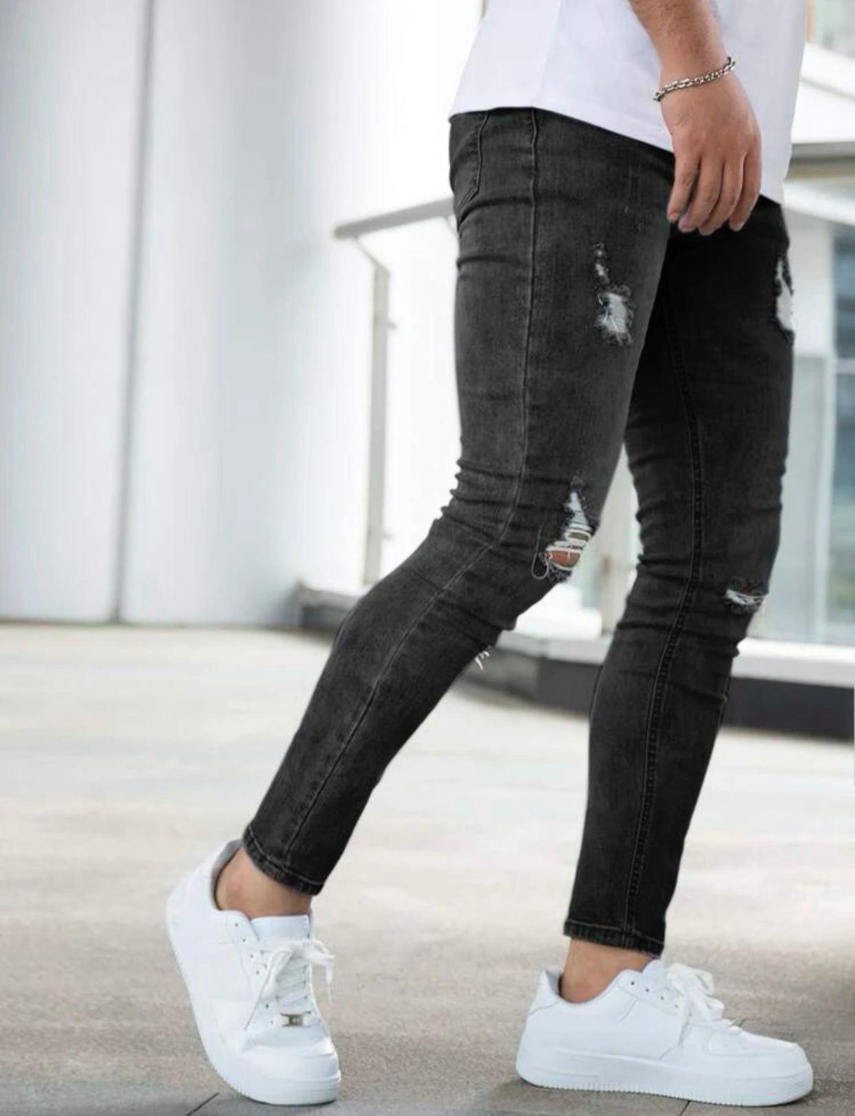 Men’s ripped frayed skinny jeans