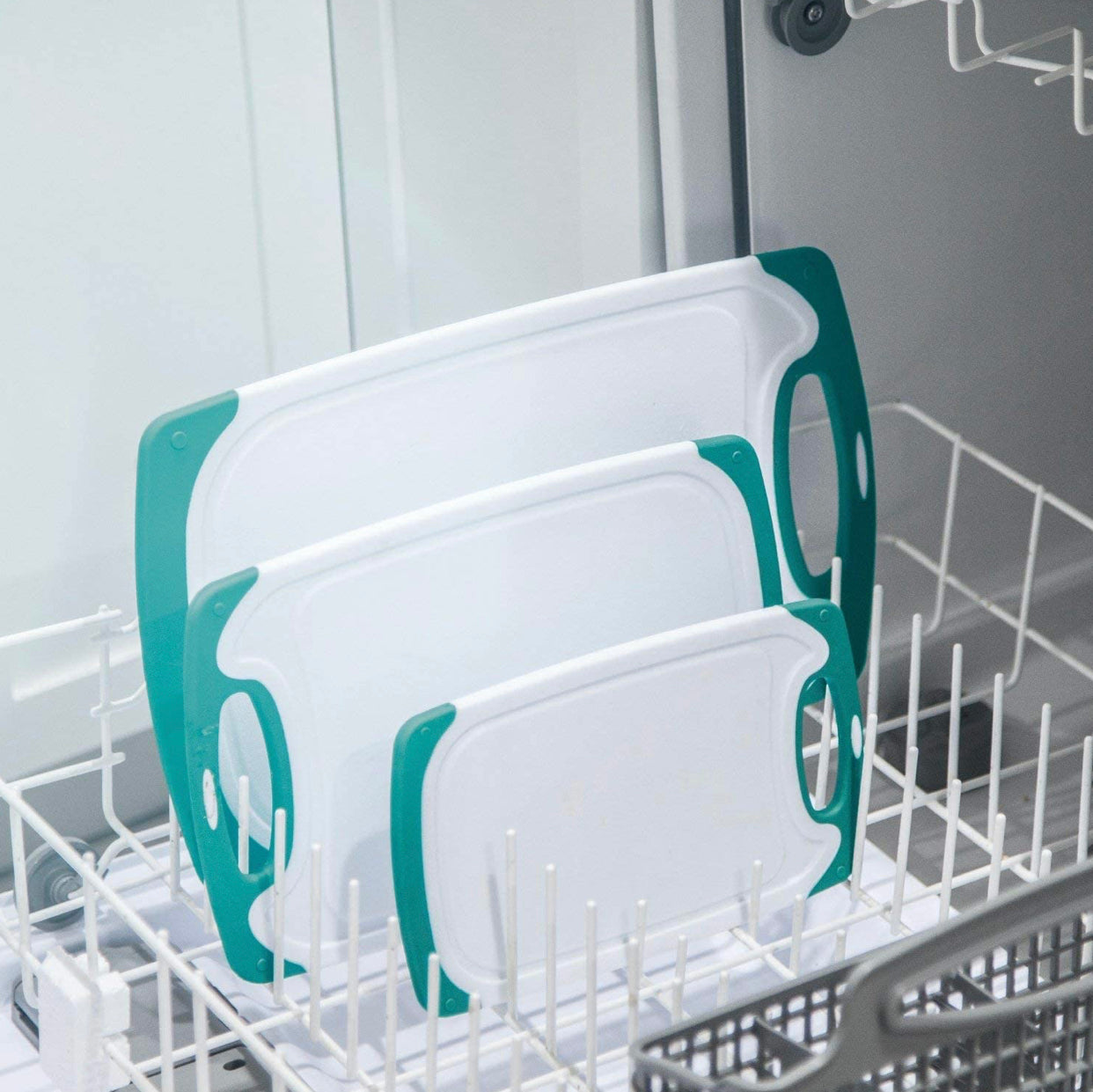 HOMWE Kitchen Cutting Board (3-Piece Set) - Juice Grooves with Easy-Grip Handles, Non-Porous, Dishwasher Safe - Multiple Sizes