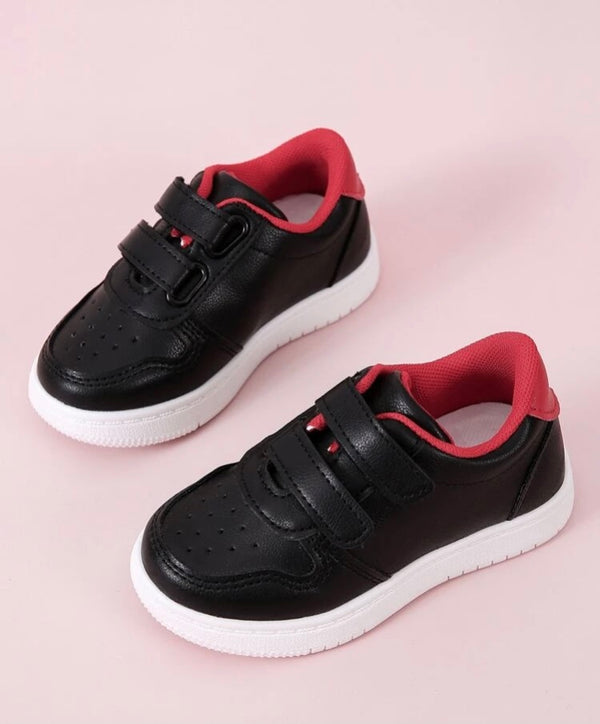 Toddler boys minimalist velcro strap sneaker