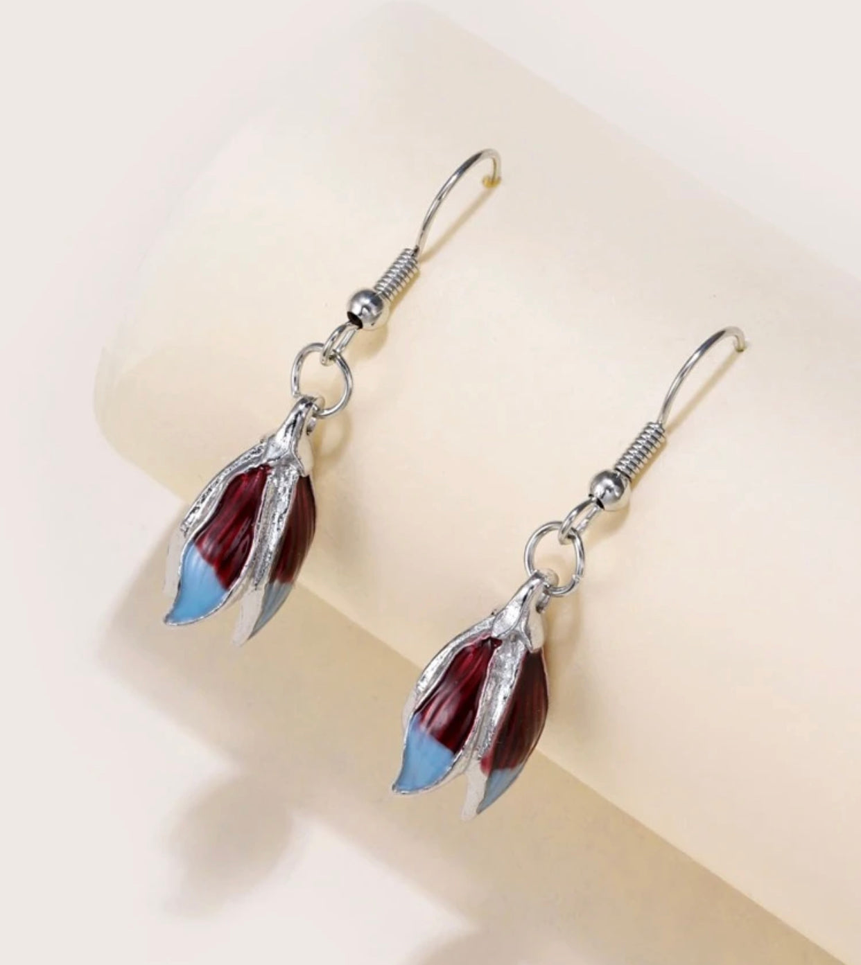 Flower dangle earrings