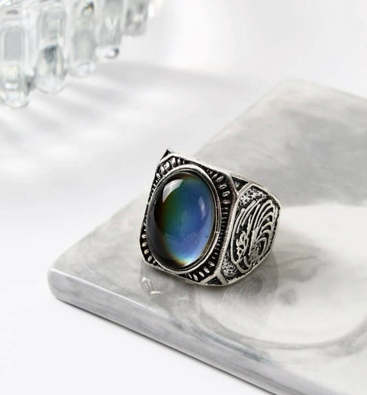 Men’s oval decor textured metal ring. Size 8.