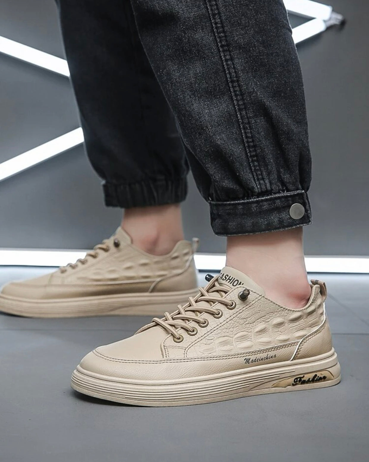 Men’s Khaki letter graphic lace-up front skate shoes